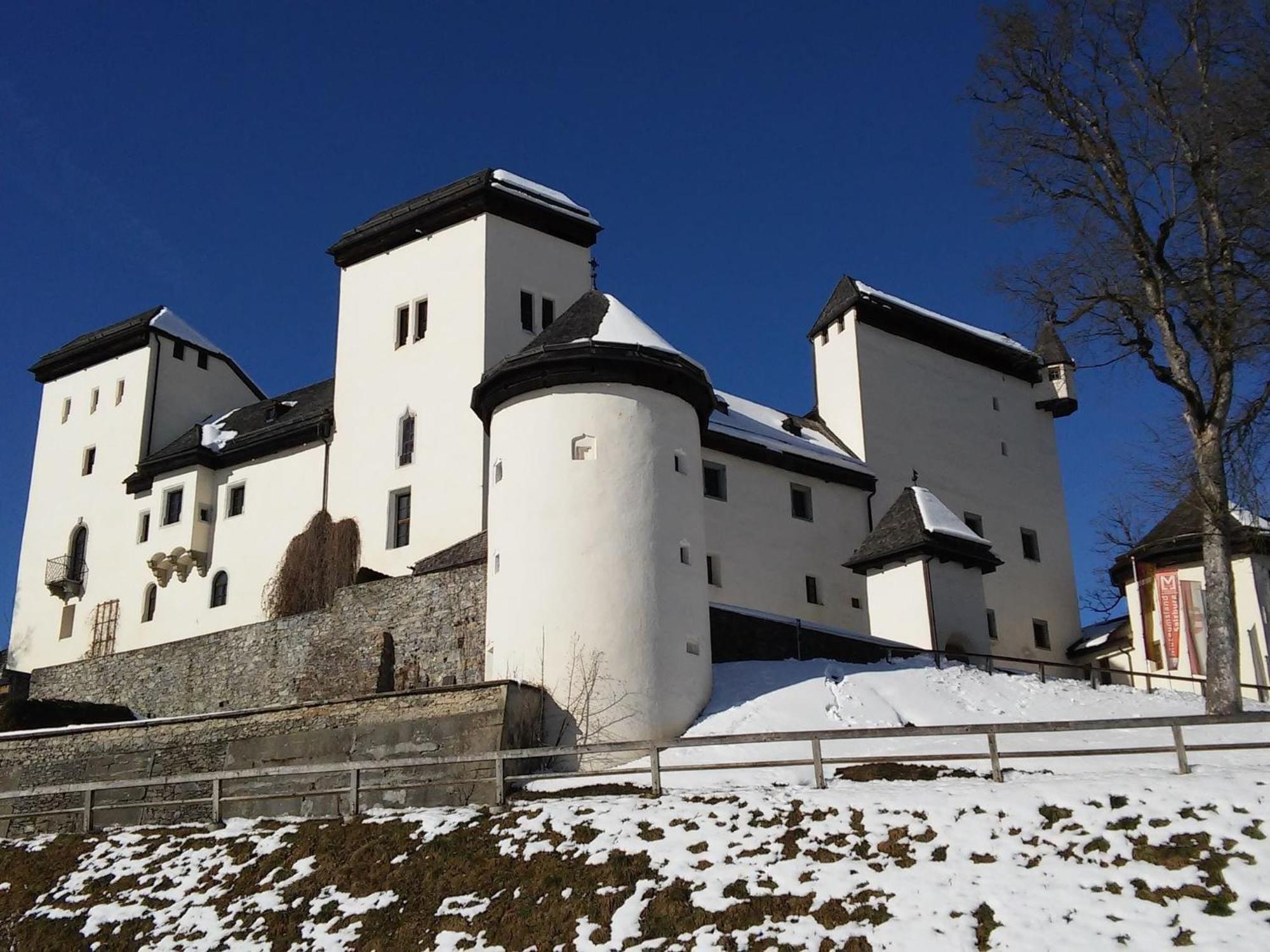 Luxurious Mansion In Goldegg Near Skiing Area Екстериор снимка